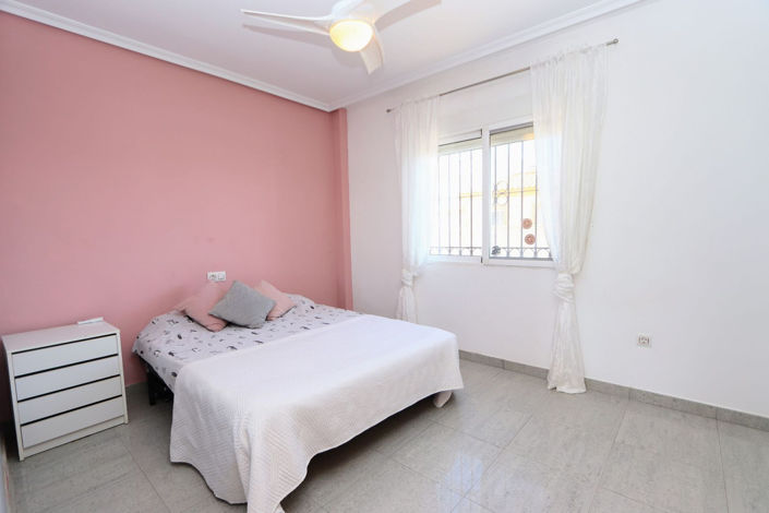 Image No.19-3 Bed House for sale