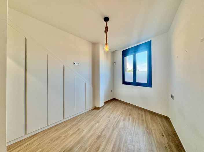Image No.24-2 Bed Apartment for sale