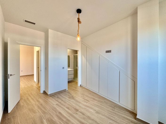 Image No.26-2 Bed Apartment for sale