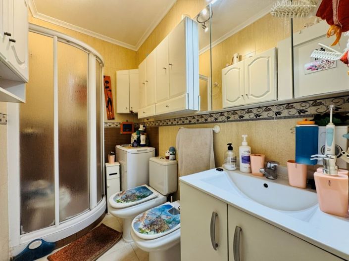 Image No.12-2 Bed House for sale