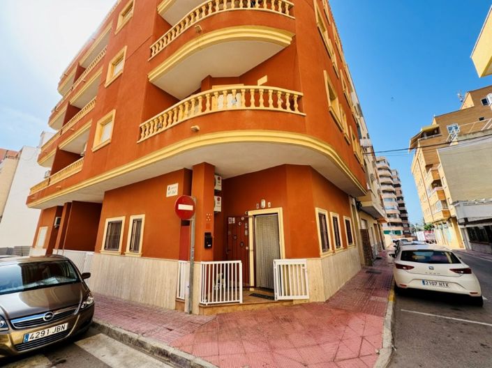 Image No.4-2 Bed House for sale