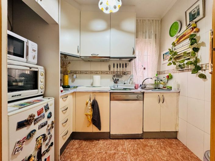 Image No.7-2 Bed House for sale