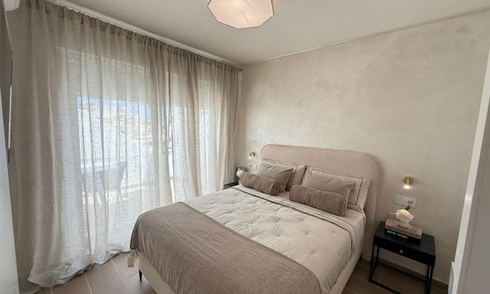 Image No.11-2 Bed House for sale