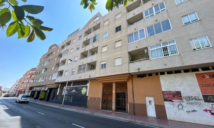 Image No.24-2 Bed House for sale
