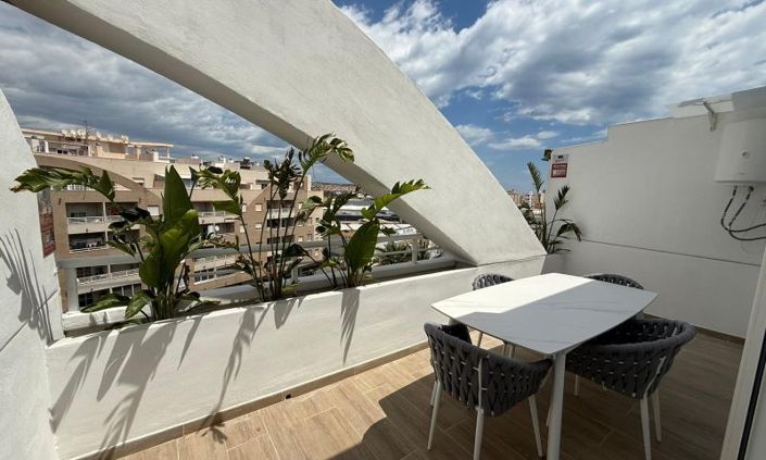Image No.5-2 Bed House for sale