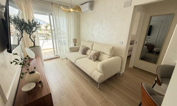 Image No.8-2 Bed House for sale