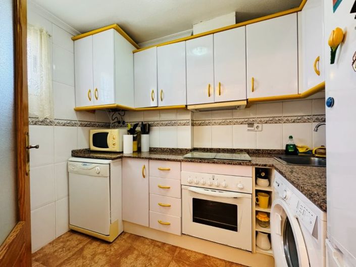 Image No.13-2 Bed House for sale