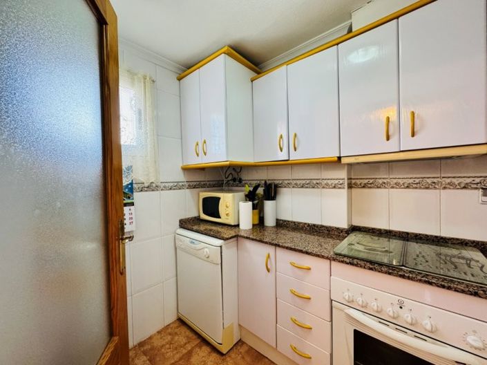 Image No.15-2 Bed House for sale