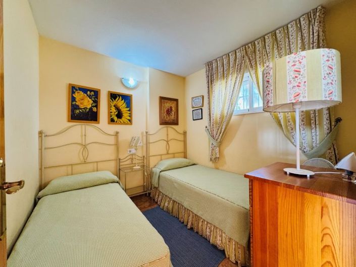 Image No.18-2 Bed House for sale