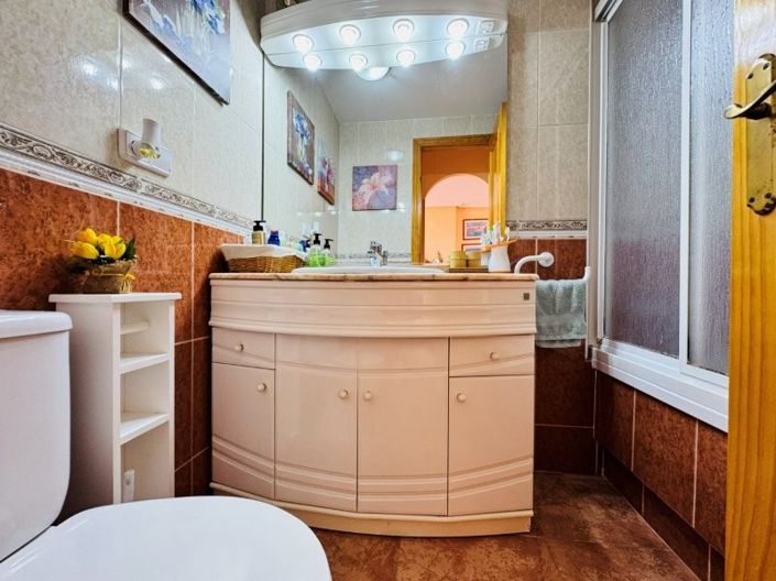 Image No.20-2 Bed House for sale
