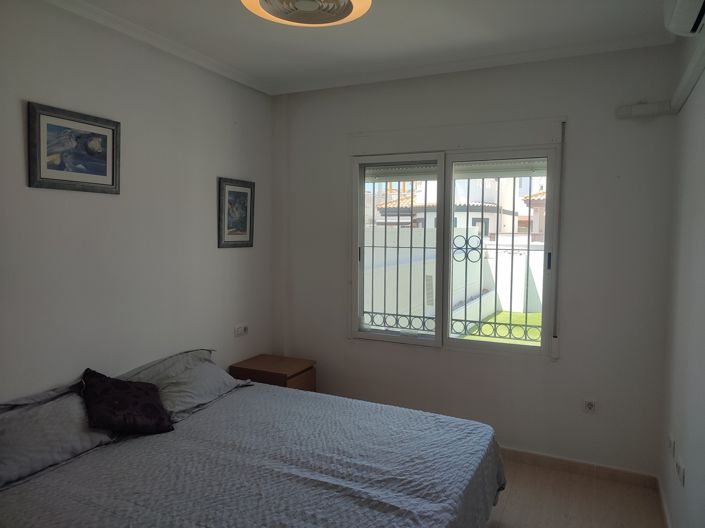 Image No.11-2 Bed House for sale