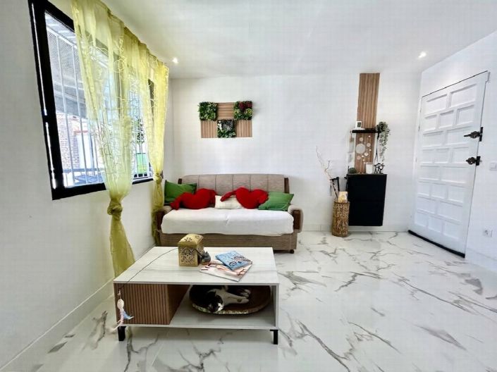 Image No.4-3 Bed Property for sale