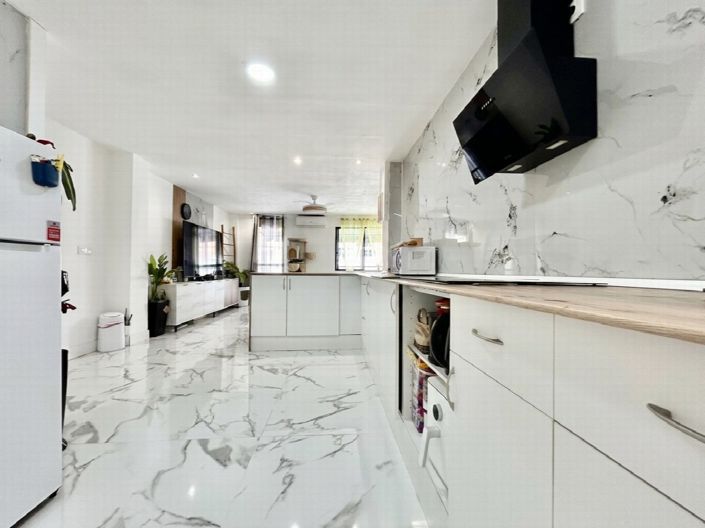 Image No.8-3 Bed Property for sale