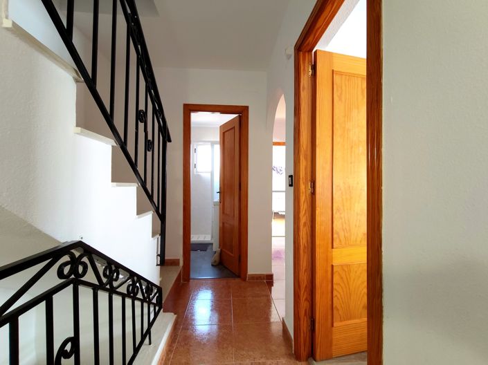 Image No.12-6 Bed Townhouse for sale
