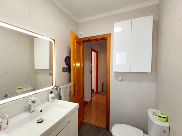Image No.17-6 Bed Townhouse for sale