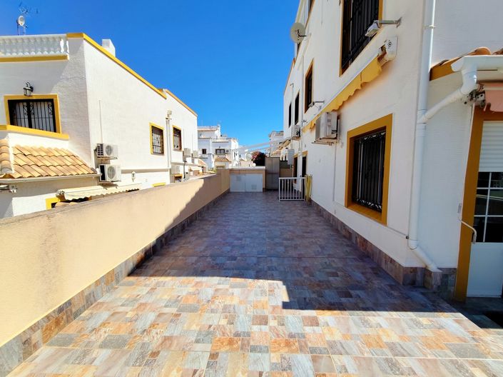 Image No.28-6 Bed Townhouse for sale