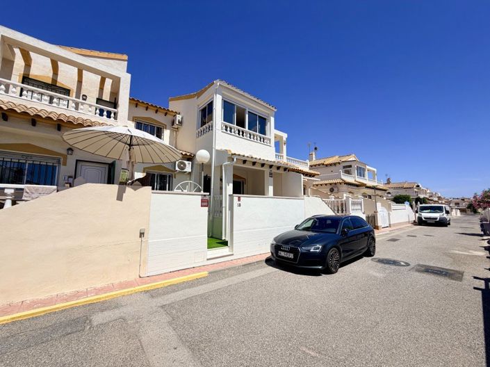 Image No.20-3 Bed Townhouse for sale