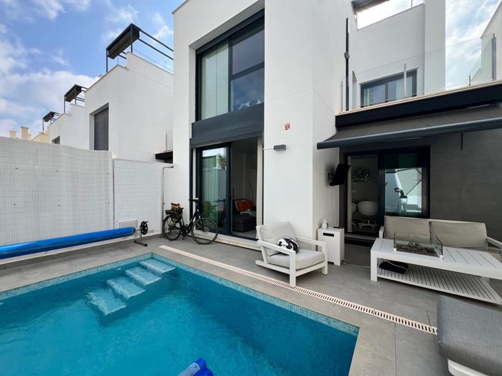 Image No.2-3 Bed Villa for sale