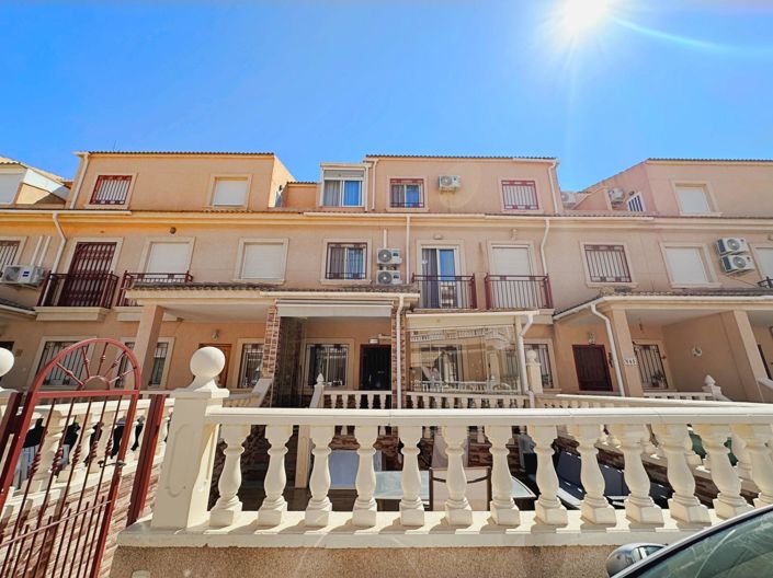 Image No.21-3 Bed House for sale
