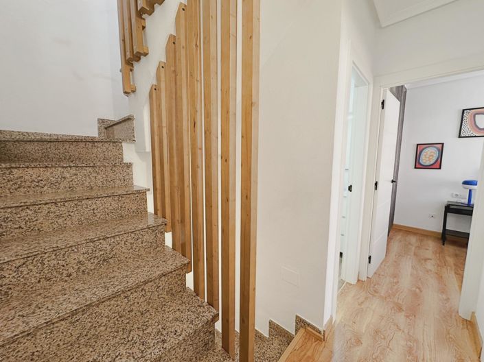 Image No.8-3 Bed House for sale