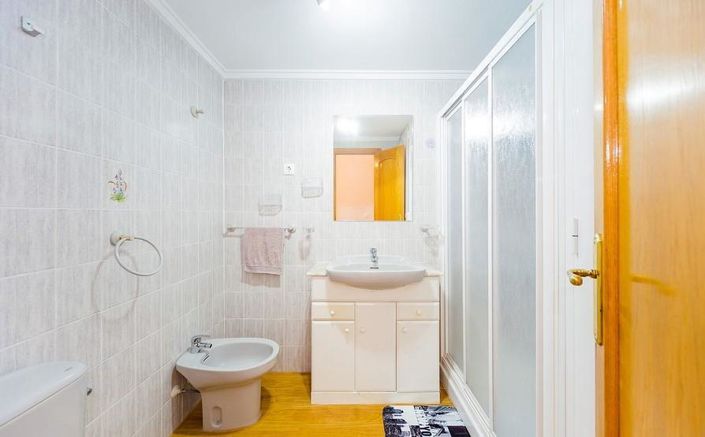 Image No.11-2 Bed House for sale