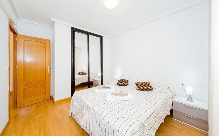 Image No.12-2 Bed House for sale