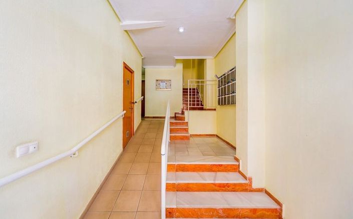 Image No.5-2 Bed House for sale