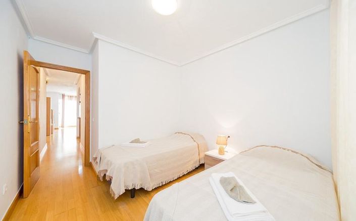 Image No.7-2 Bed House for sale
