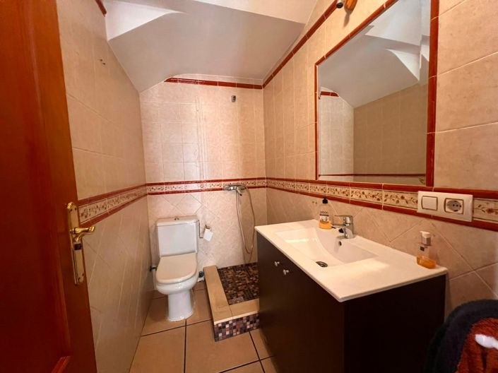 Image No.21-3 Bed Quad for sale