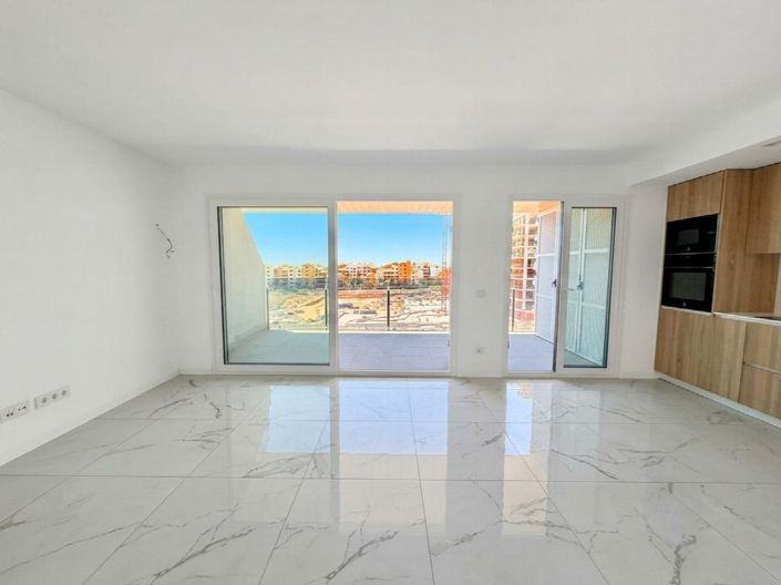 Image No.11-2 Bed Property for sale