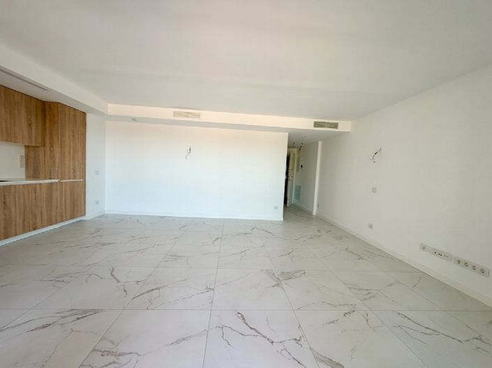 Image No.12-2 Bed Property for sale