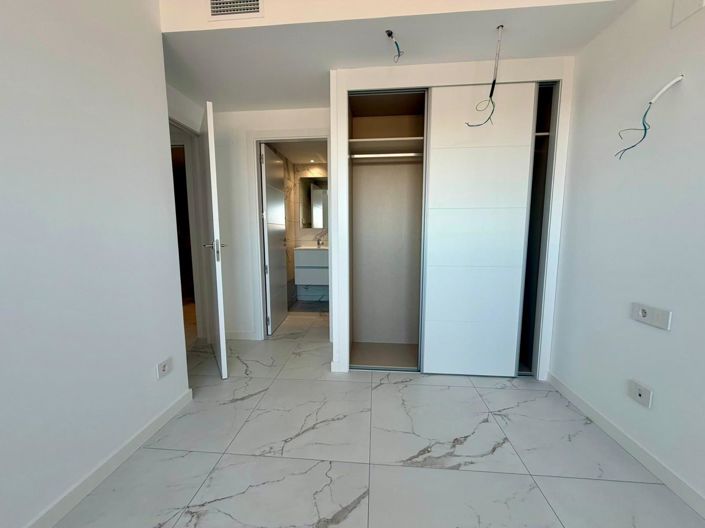 Image No.17-2 Bed House for sale
