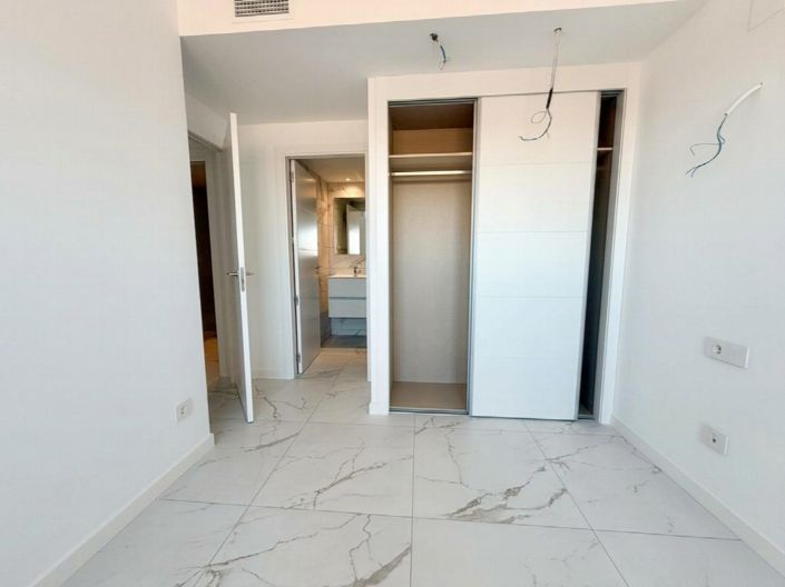 Image No.17-2 Bed Property for sale
