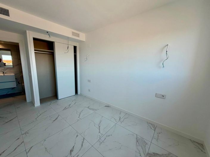 Image No.18-2 Bed House for sale