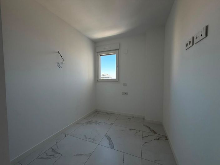 Image No.19-2 Bed House for sale