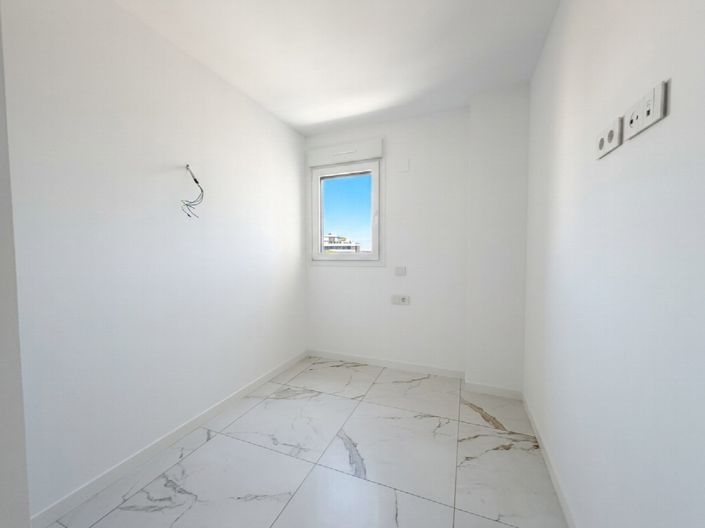 Image No.19-2 Bed Property for sale