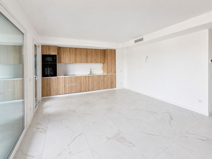 Image No.5-2 Bed House for sale