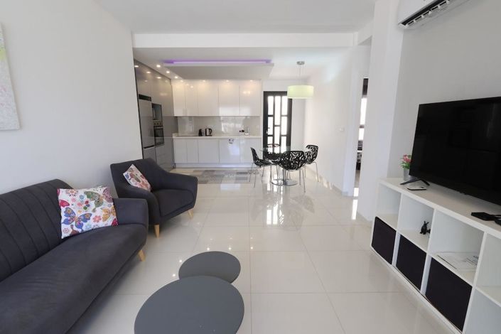 Image No.8-2 Bed House for sale