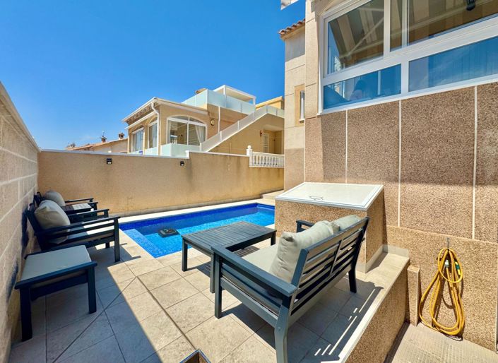 Image No.25-2 Bed Townhouse for sale