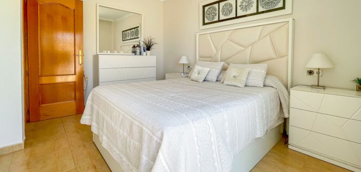 Image No.27-4 Bed Townhouse for sale
