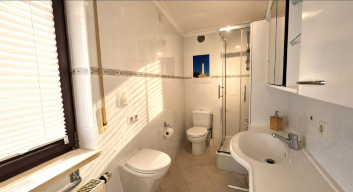 Image No.18-3 Bed House for sale