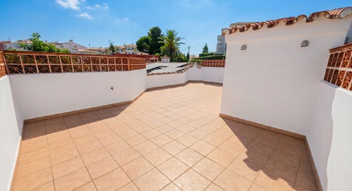 Image No.2-3 Bed Villa for sale
