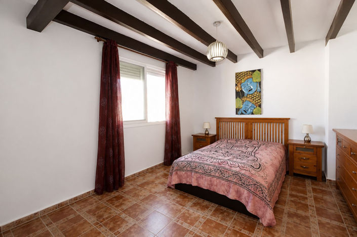 Image No.12-5 Bed House for sale