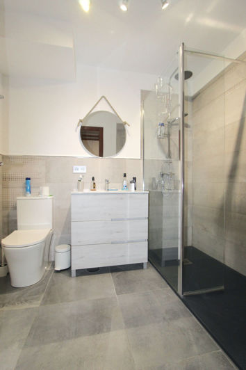 Image No.40-5 Bed House for sale