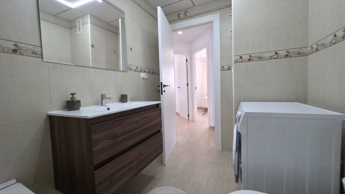 Image No.18-3 Bed House for sale
