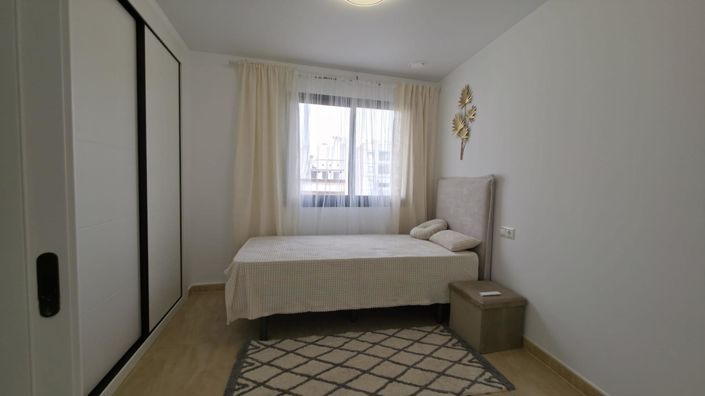 Image No.21-3 Bed House for sale