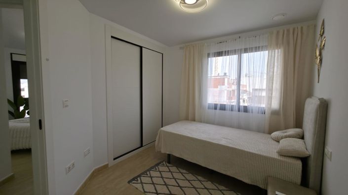 Image No.22-3 Bed House for sale