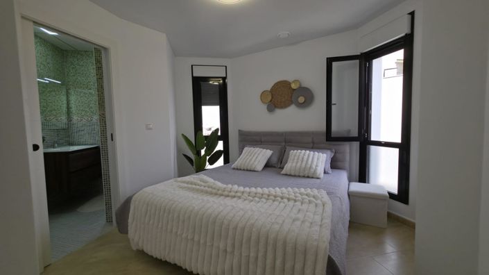 Image No.23-3 Bed House for sale