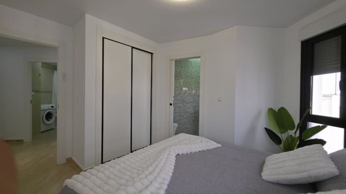 Image No.25-3 Bed House for sale