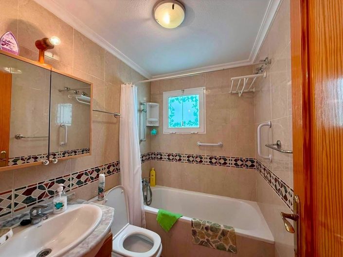Image No.7-2 Bed House for sale